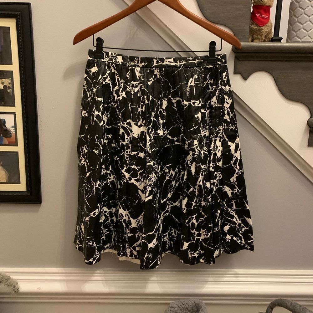 Calvin Klein Black & White Paint Splatter Polyurethane Skirt sz 4 Cool